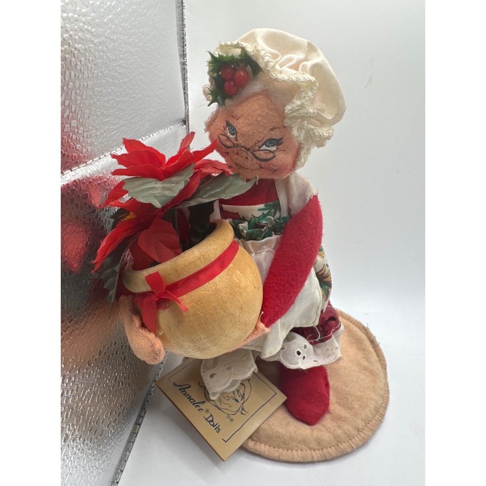 Vintage 1994 Annalee Mrs Claus with Poinsettia Wooden Pot Felt Doll Made in USA